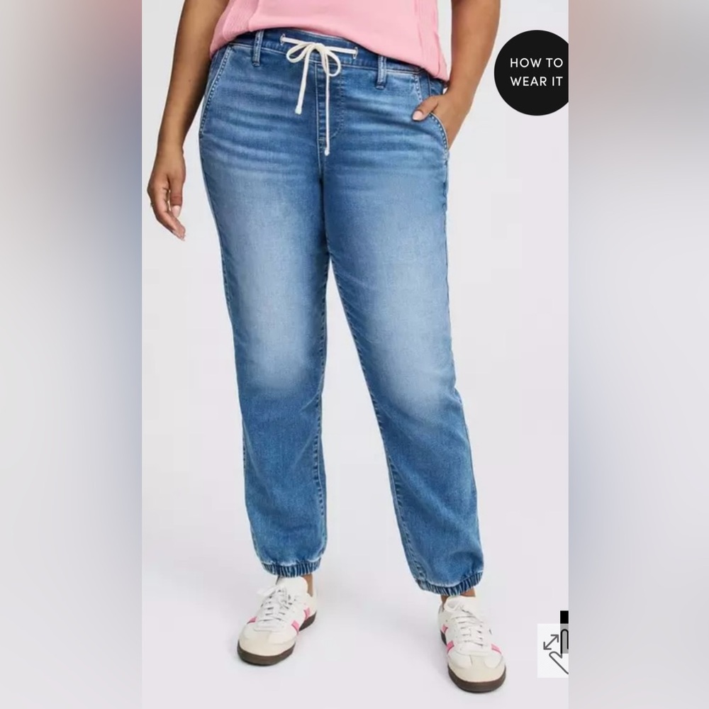 NWOT Torrid Mid Rise Jogger Jeans. Size 16R